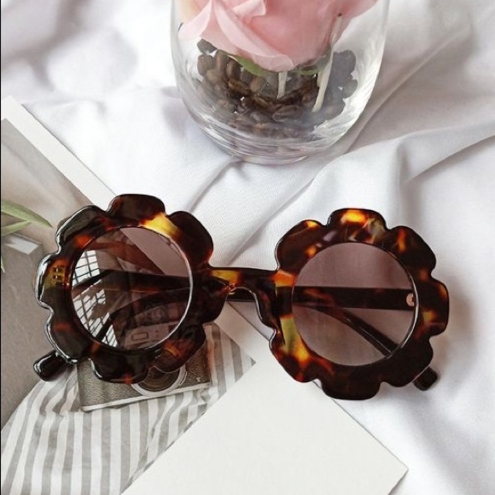 🐝 Kids Flower Child Sunglasses (fits 1-6 year old) - Picture 3 of 11